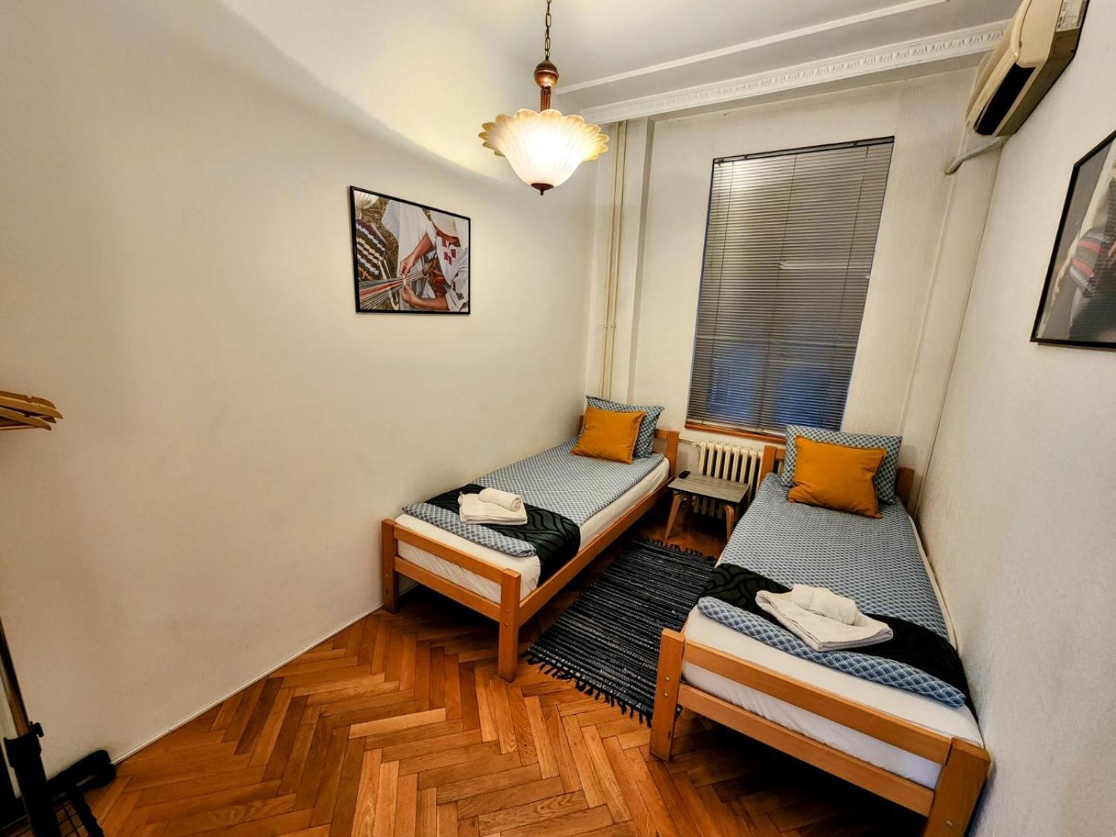 Authentic Belgrade Centre Apartments For Large Groups, Republic Square - Up To 47 People In 5 Apartments Quarto foto