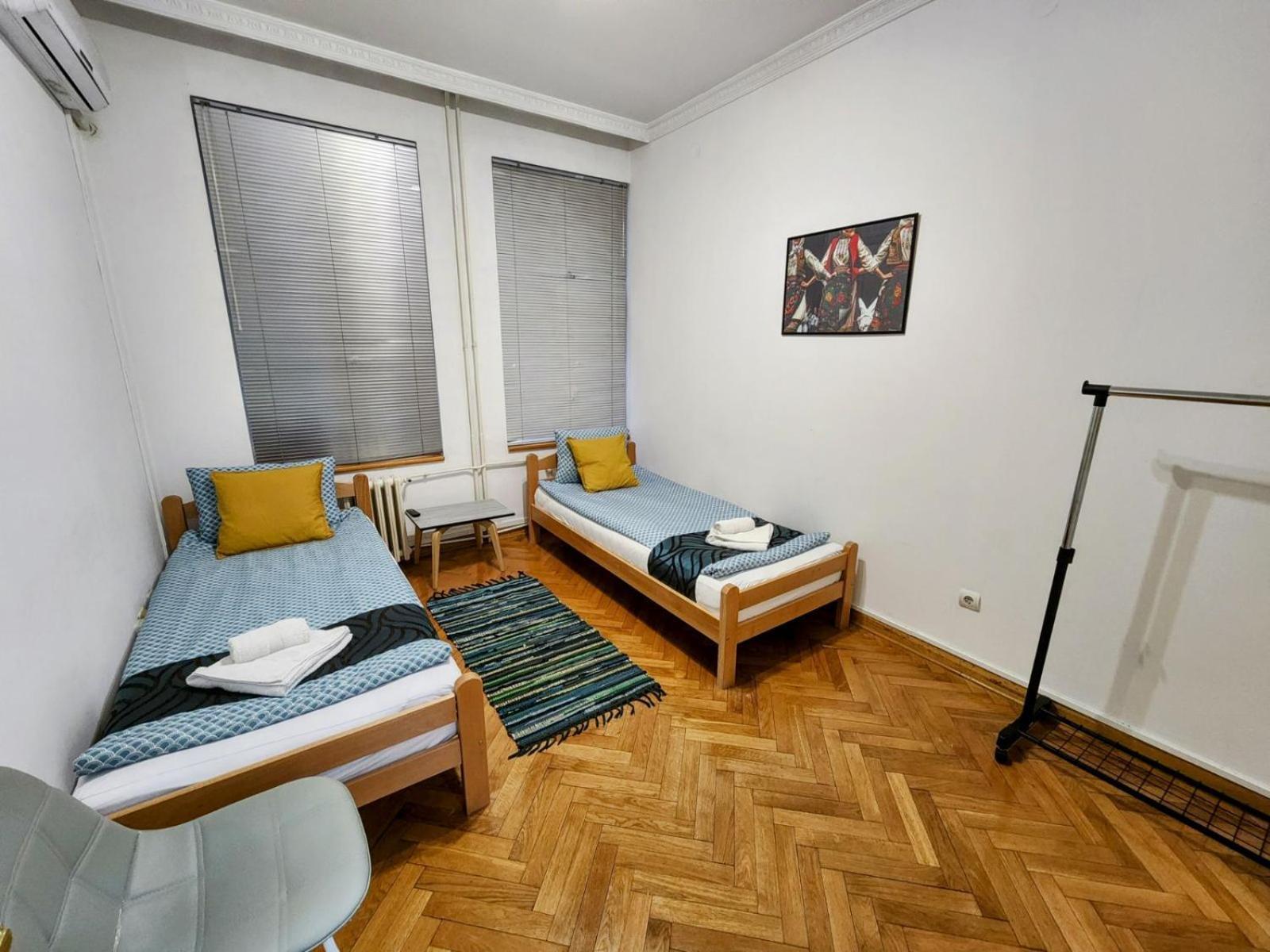 Authentic Belgrade Centre Apartments For Large Groups, Republic Square - Up To 47 People In 5 Apartments Quarto foto