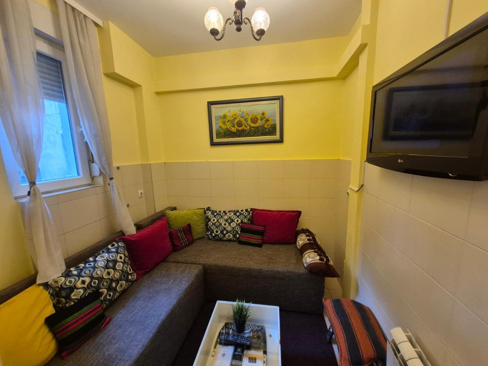 Authentic Belgrade Centre Apartments For Large Groups, Republic Square - Up To 47 People In 5 Apartments Quarto foto