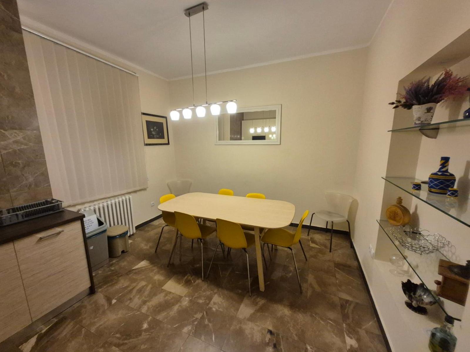 Authentic Belgrade Centre Apartments For Large Groups, Republic Square - Up To 47 People In 5 Apartments Quarto foto