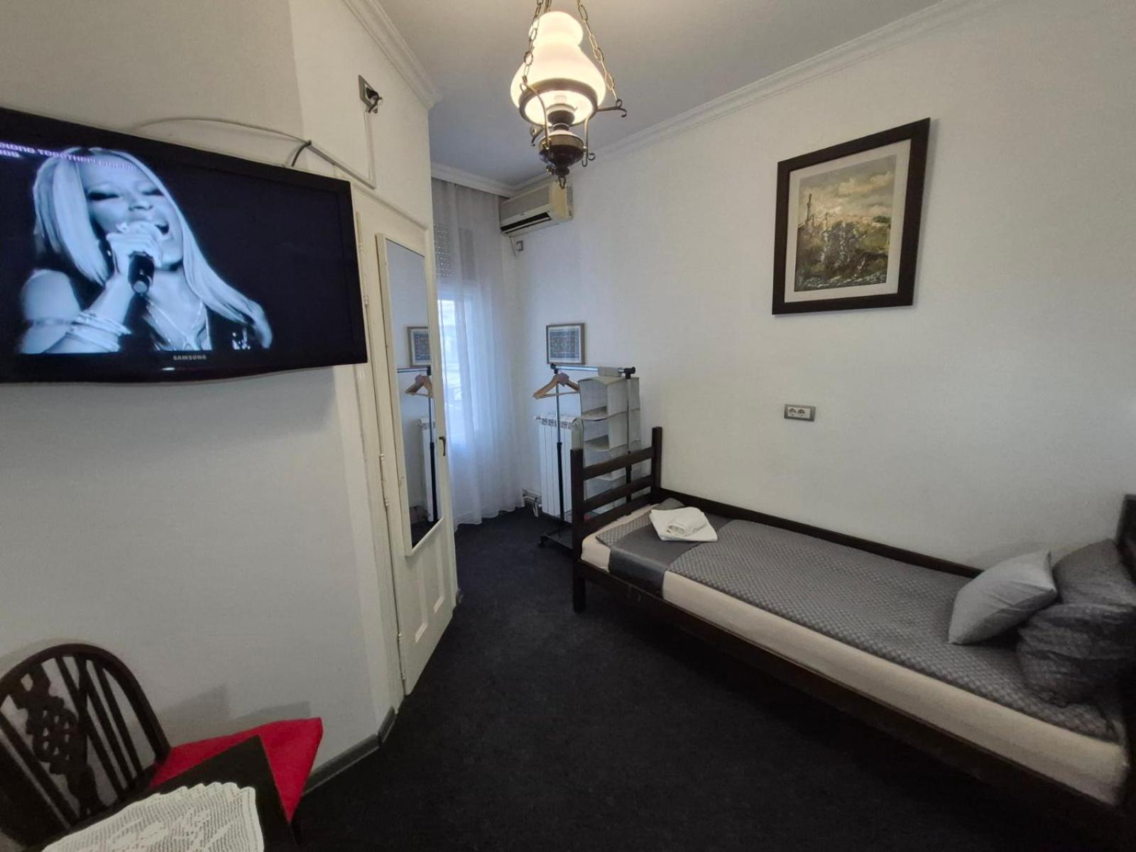 Authentic Belgrade Centre Apartments For Large Groups, Republic Square - Up To 47 People In 5 Apartments Quarto foto