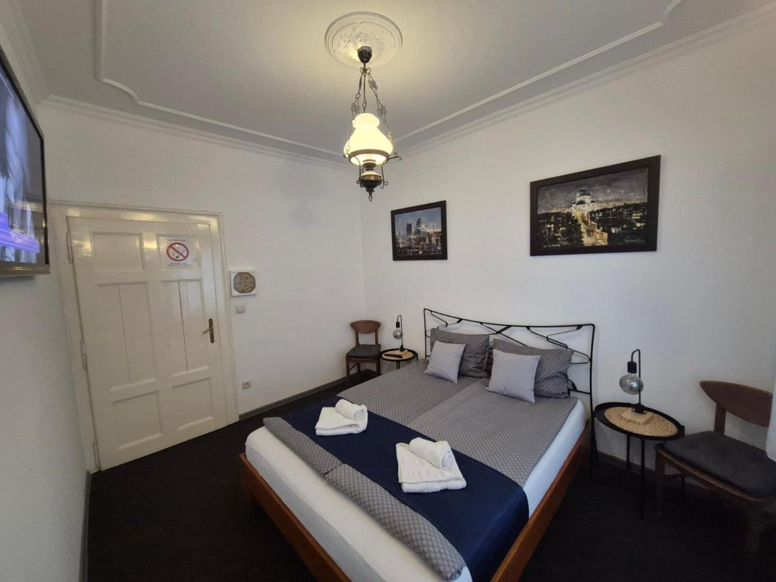 Authentic Belgrade Centre Apartments For Large Groups, Republic Square - Up To 47 People In 5 Apartments Quarto foto