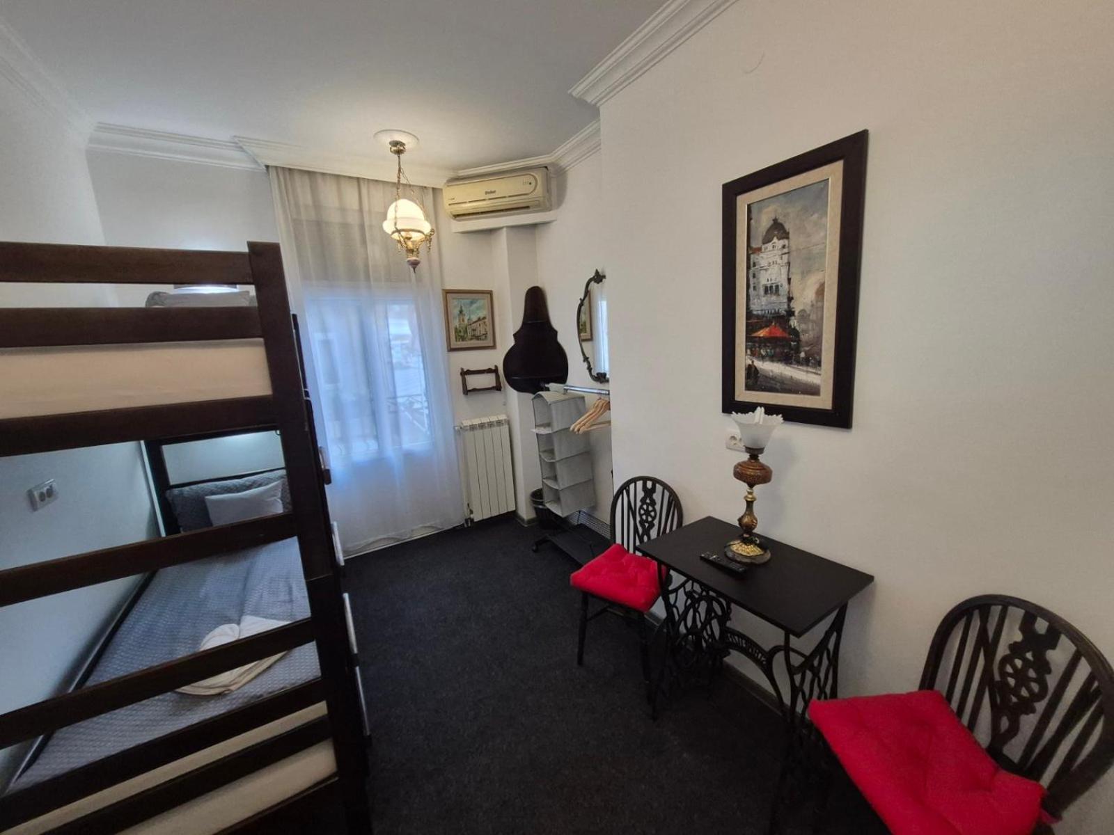 Authentic Belgrade Centre Apartments For Large Groups, Republic Square - Up To 47 People In 5 Apartments Quarto foto