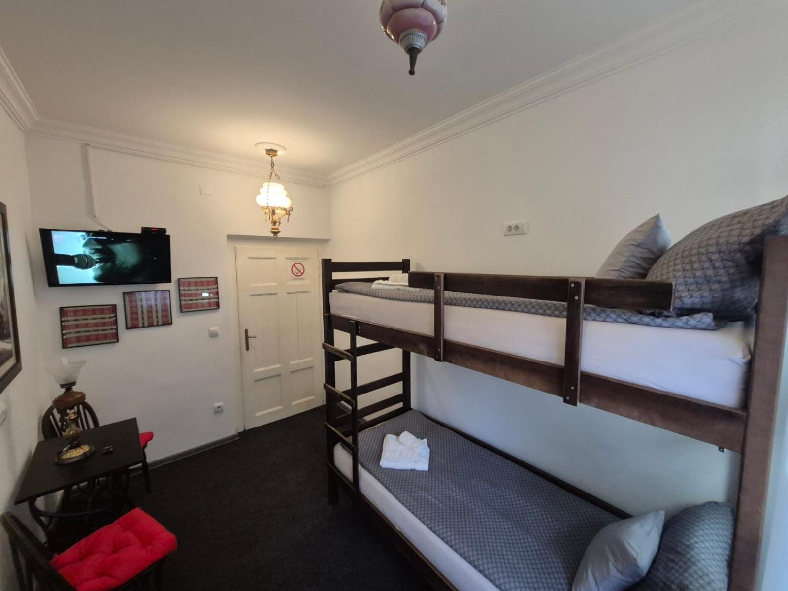 Authentic Belgrade Centre Apartments For Large Groups, Republic Square - Up To 47 People In 5 Apartments Quarto foto