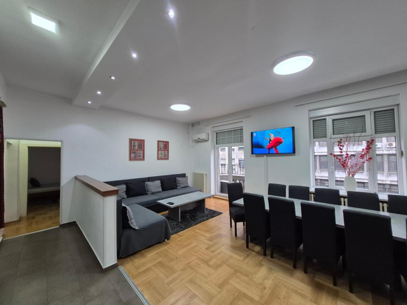 Authentic Belgrade Centre Apartments For Large Groups, Republic Square - Up To 47 People In 5 Apartments Quarto foto