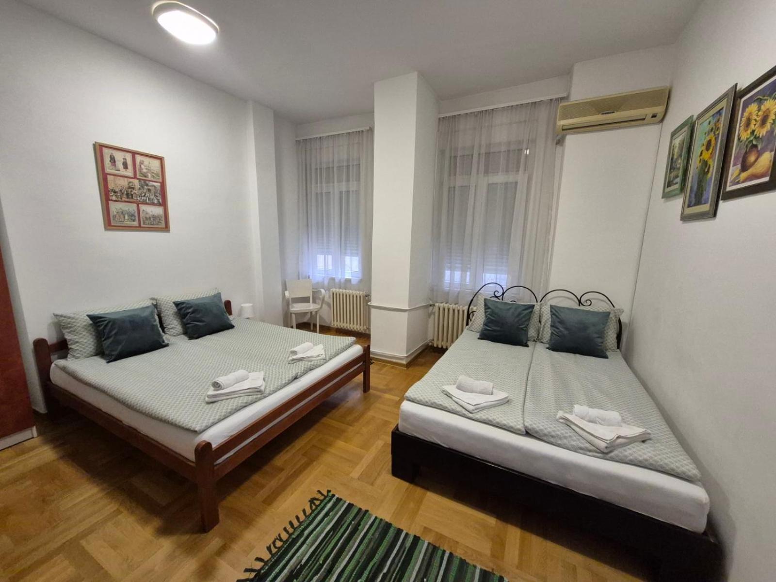 Authentic Belgrade Centre Apartments For Large Groups, Republic Square - Up To 47 People In 5 Apartments Quarto foto