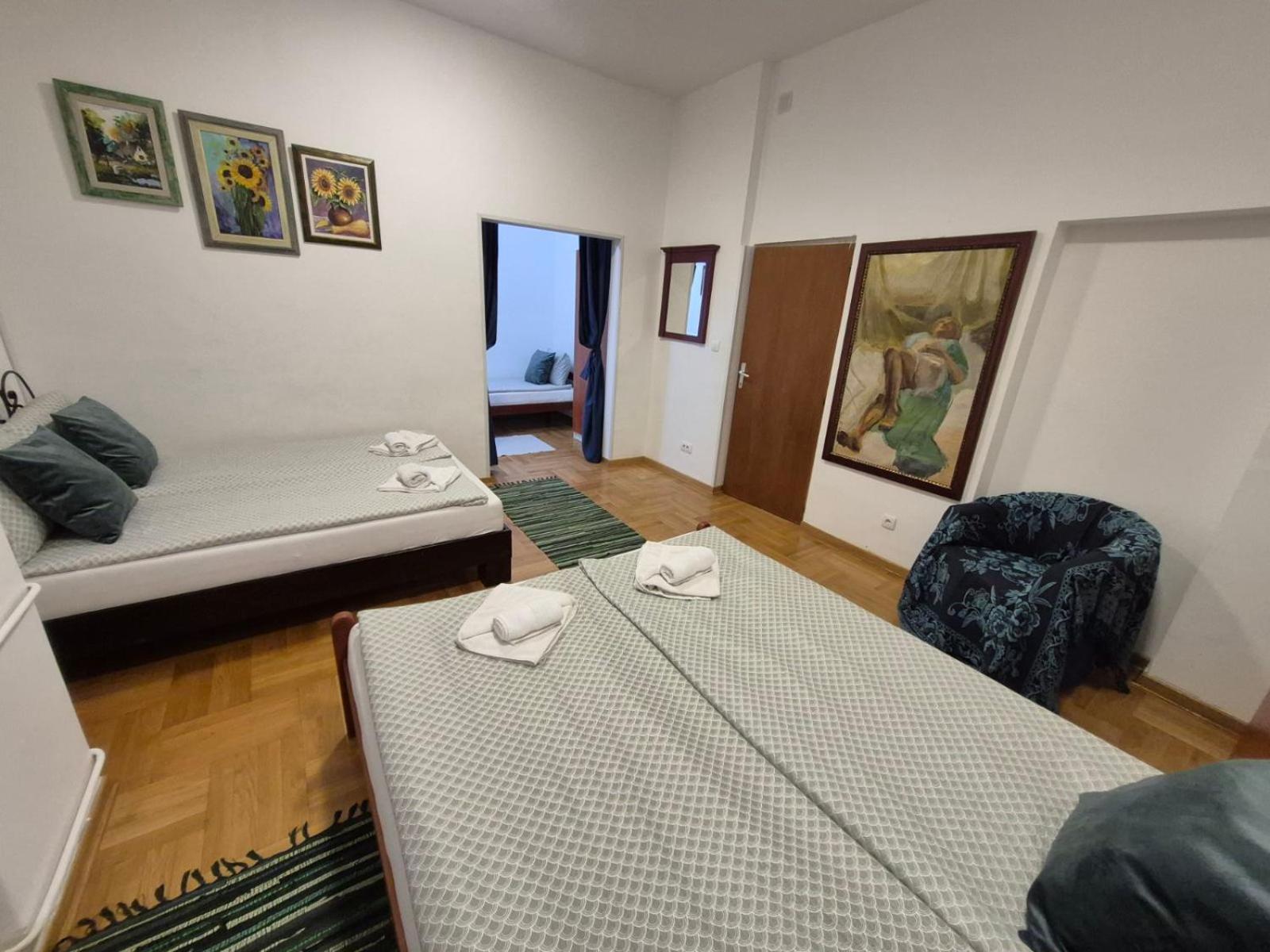 Authentic Belgrade Centre Apartments For Large Groups, Republic Square - Up To 47 People In 5 Apartments Quarto foto