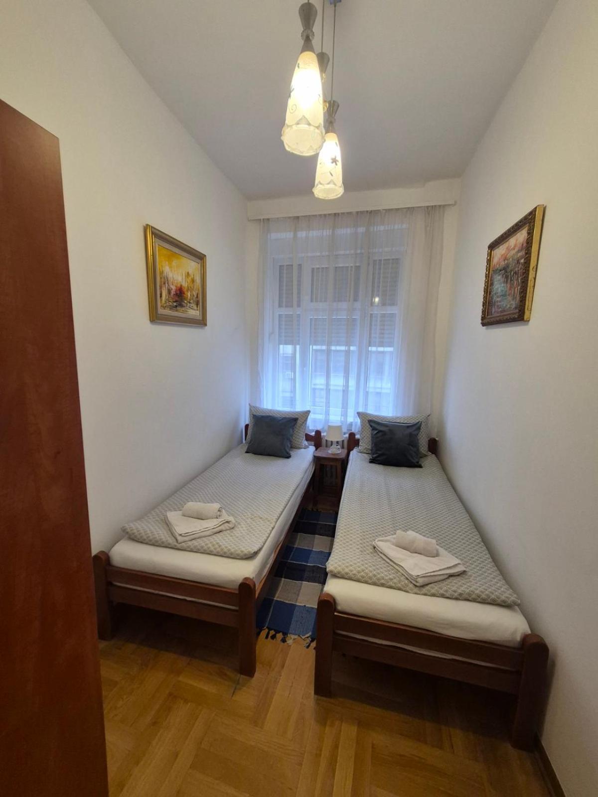 Authentic Belgrade Centre Apartments For Large Groups, Republic Square - Up To 47 People In 5 Apartments Quarto foto
