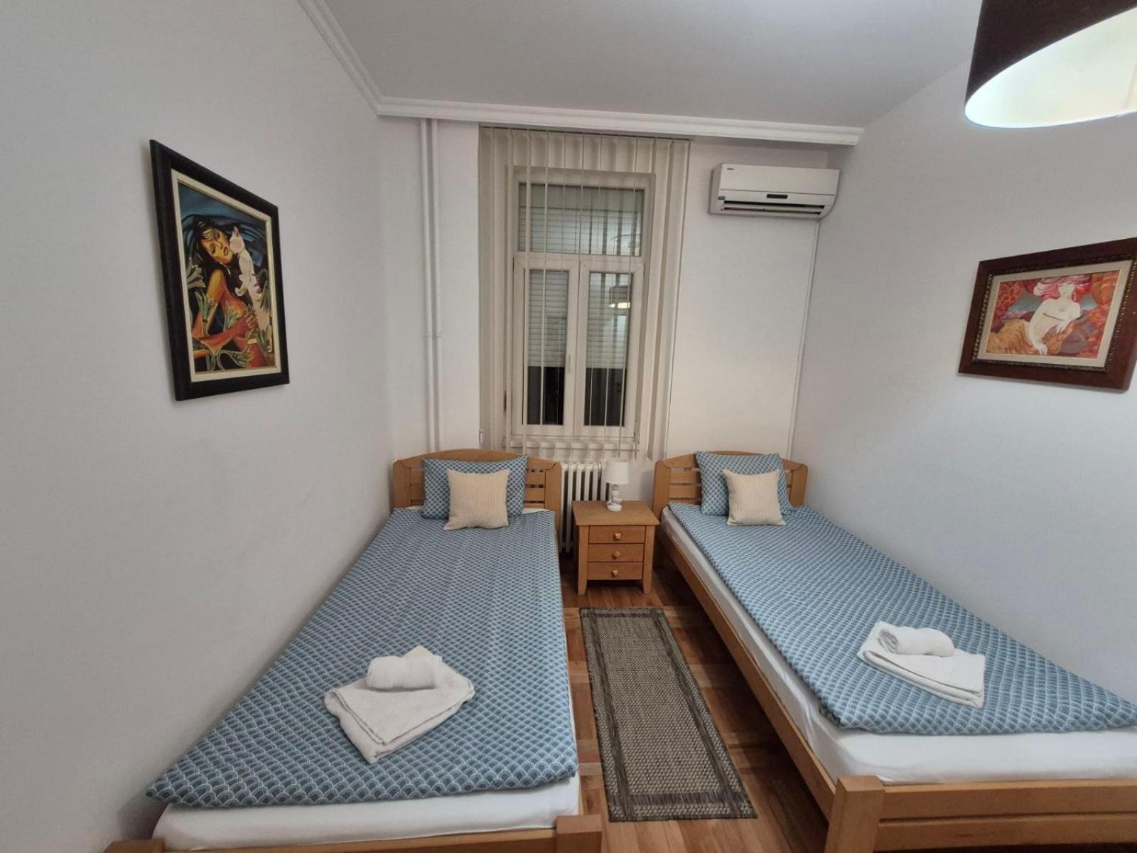 Authentic Belgrade Centre Apartments For Large Groups, Republic Square - Up To 47 People In 5 Apartments Quarto foto