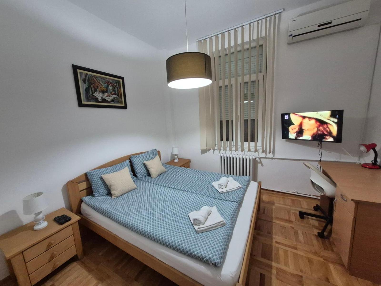 Authentic Belgrade Centre Apartments For Large Groups, Republic Square - Up To 47 People In 5 Apartments Quarto foto