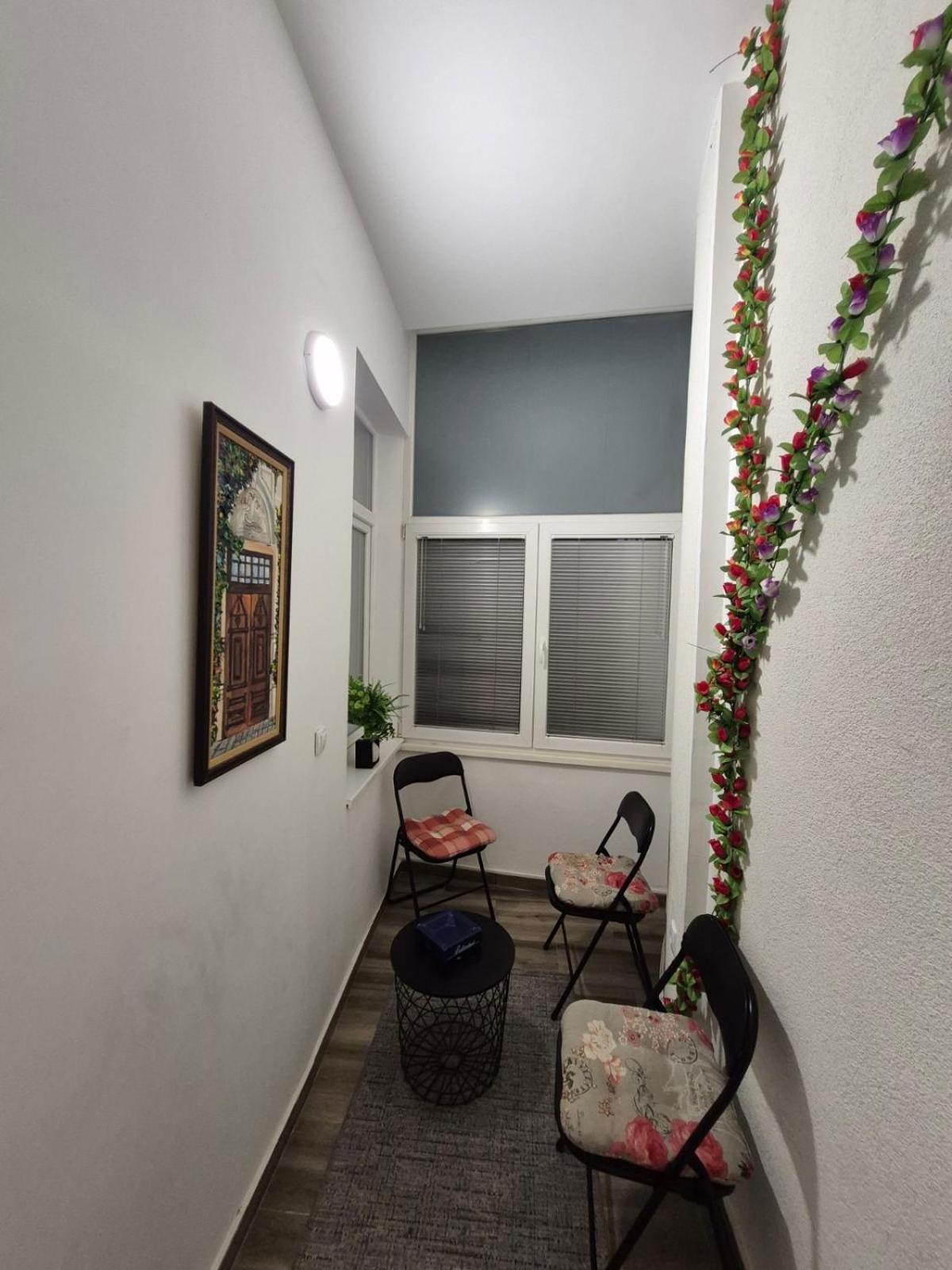 Authentic Belgrade Centre Apartments For Large Groups, Republic Square - Up To 47 People In 5 Apartments Quarto foto