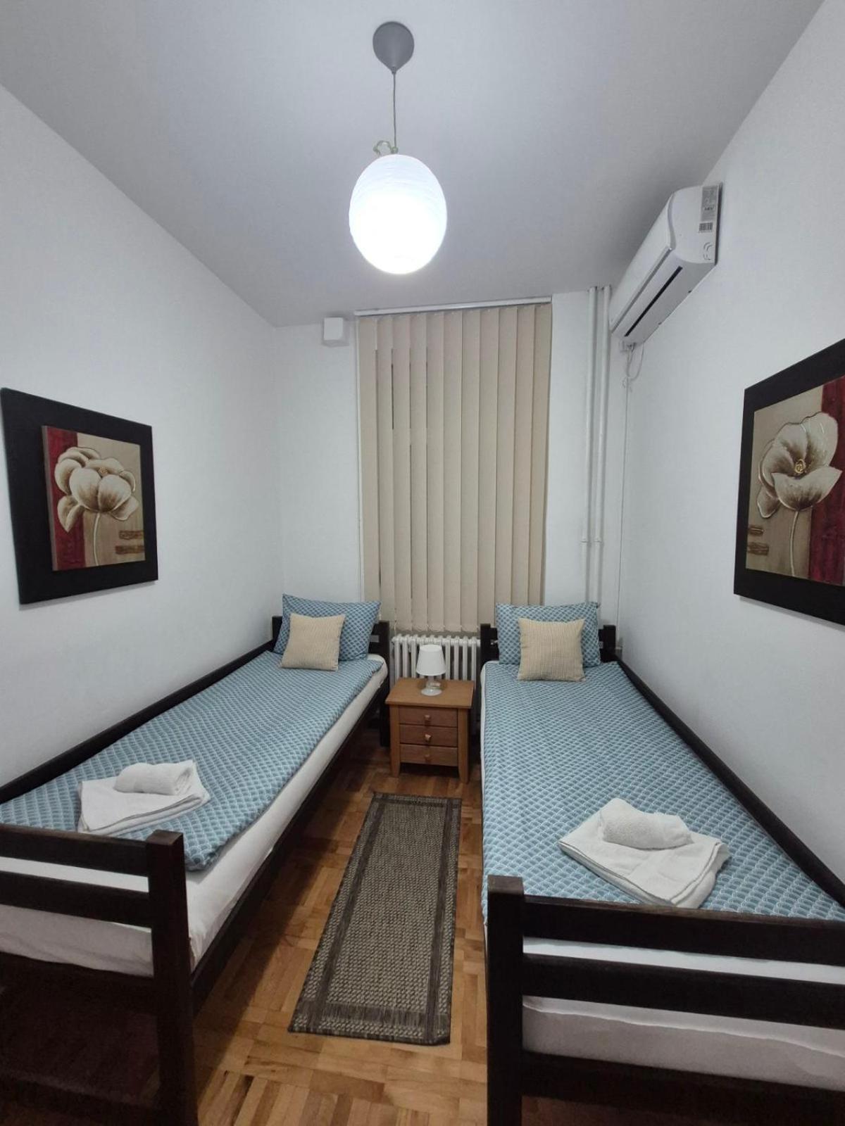 Authentic Belgrade Centre Apartments For Large Groups, Republic Square - Up To 47 People In 5 Apartments Quarto foto
