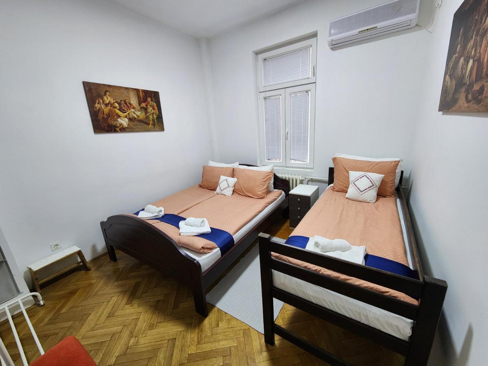 Authentic Belgrade Centre Apartments For Large Groups, Republic Square - Up To 47 People In 5 Apartments Quarto foto